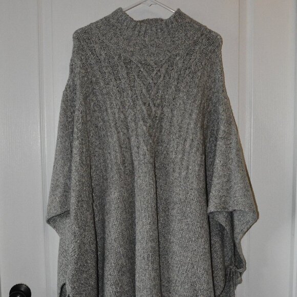 UGG Cable Knit Sweaters Cape Tie Sides Women's size XL/XXL - Picture 1 of 7
